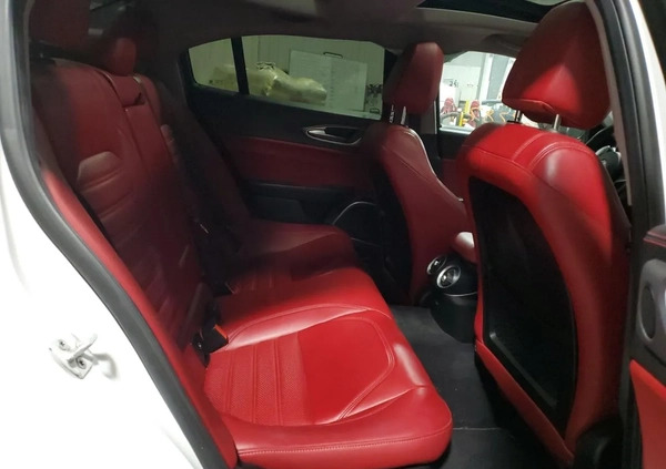 Alfa Romeo Giulia cena 47000 przebieg: 109897, rok produkcji 2018 z Żukowo małe 56